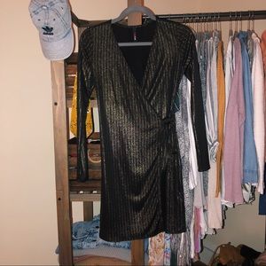 ❌SOLD❌ Black & gold Wrap Dress / Duster (S)